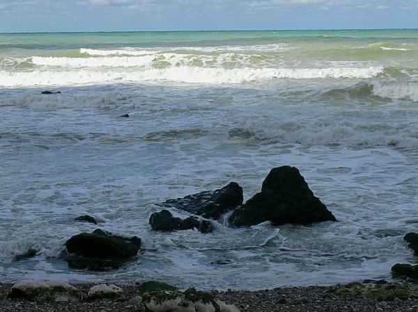 2007.09 - 'A sunny sea-scape of splashing surf and rocks', on the shore of Petit-Dalle in Normandy France with a quiet sea; French landscape photography, Fons Heijnsbroek