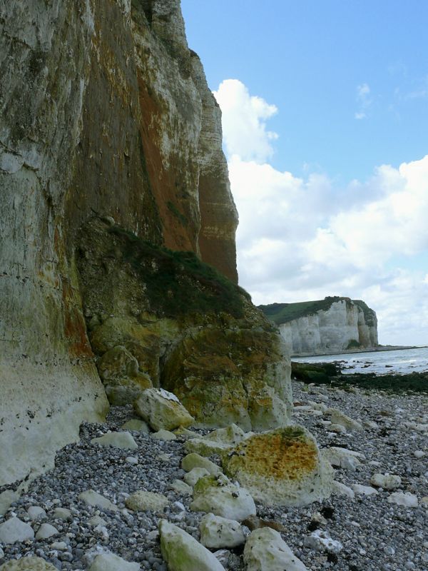 2007.09 - 'Low view in southern direction on the cliff walls', and the rocky beach near Petit-Dalle in Normandy France with a quiet sea; French landscape photography, Fons Heijnsbroek