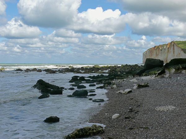 2007.09 - 'Wide view with sun and white clouds', over the shore and quite surf near Petit-Dalle in Normandy France with a quiet sea; French landscape photography, Fons Heijnsbroek