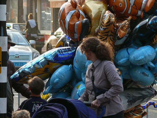 2008.10 - 'Balloon-party in the streets 6.', at the street-fair in the Kinkerstraat in the light of October; Amsterdam, district Oud-WestDutch photo - urban photography by Fons Heijnsbroek, The Nether...