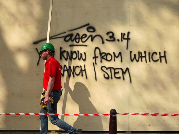 2015.04 - Amsterdam photo of street-art and a workman, A wall-writing & shadows on the wooden construction-fence in the street Keizersgracht; a geotagged free urban picture, in public domain / Commons...