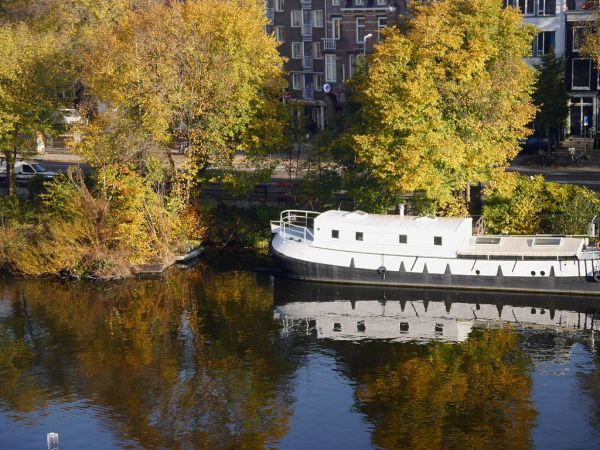 2016.10 - 'Floating Fall in & on the water' - Amsterdam photos, in the sun-light of October- geotagged free urban picture, in public domain / Commons CCO; city photography by Fons Heijnsbroek, The Net...