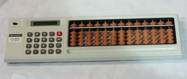 Abakus mit Taschenrechner