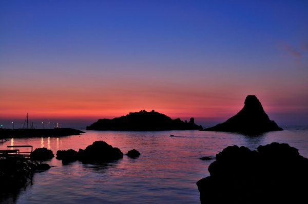 Aci Trezza Faraglioni Sea Dawn Sunset Sicilia Italy Italia - Creative Commons by gnuckx