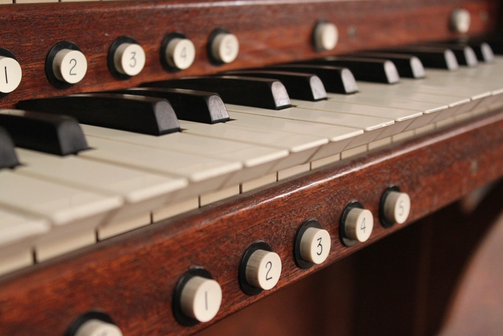 Acoustic piano, musical instrument