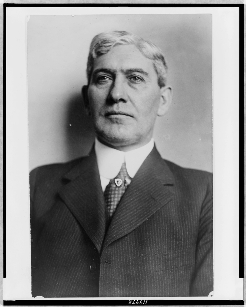 Albert Vestal, head-and-shoulders portrait, facing