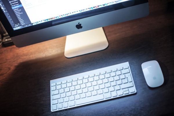 apple-desk-technology-computer