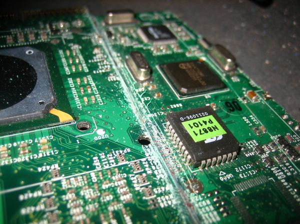 Breaking a Nvidia GeForce 4 Ti : Sawing the thing! 2/3