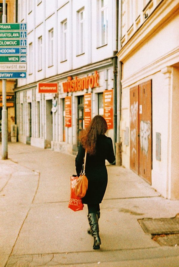 Canon EOS 30 - Crossbird Film - Woman in a Hurry