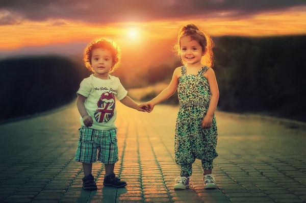 Childrens holding hands