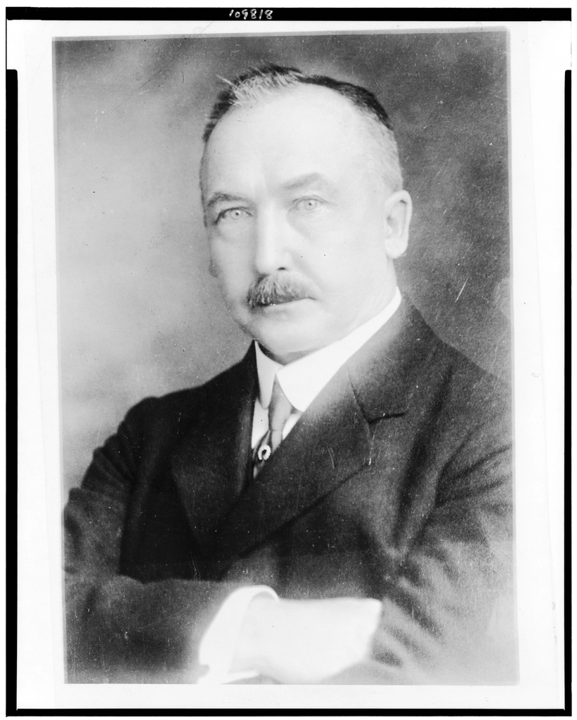 Clifford Sifton, half-length portrait, facing