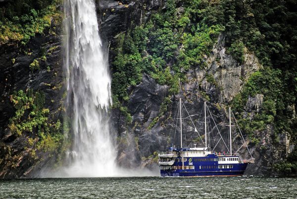 Cruising Milford Sound NZ