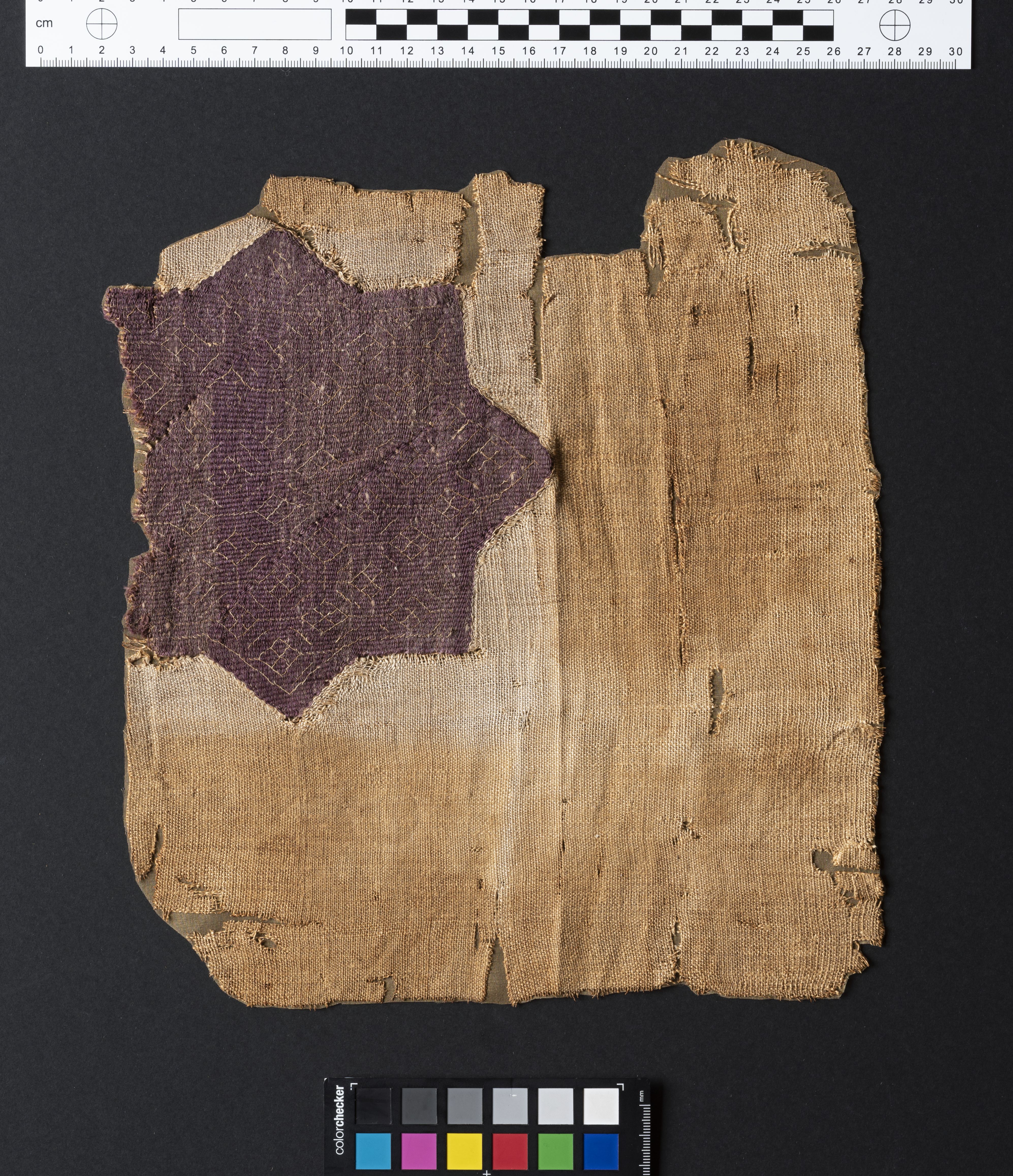 <div class='fn'> <div style='font-weight:bold;display:inline-block;'><div style='display:inline-block' dir='ltr' lang='en'><i>Round element (orbiculus) for tunic in the shape of a star, with geometric...