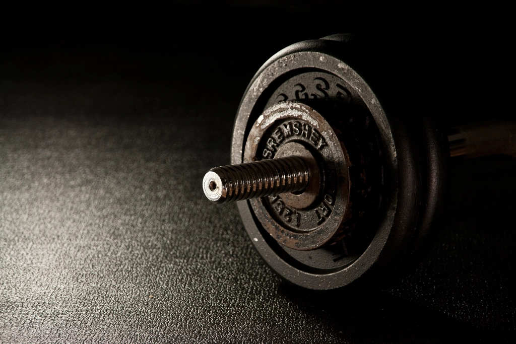 Dumbbell. Free public domain CC0