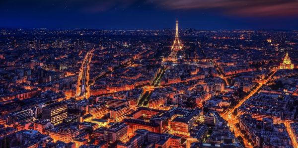 Eiffel Tower in night