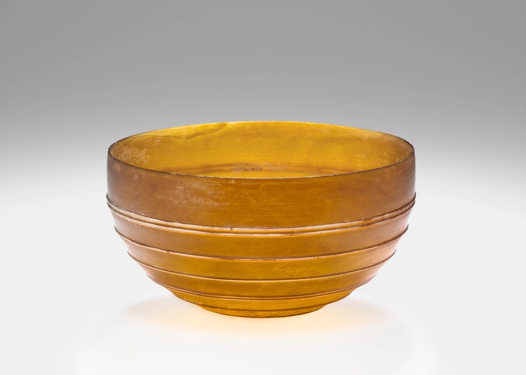 Elegant amber glass bowl design