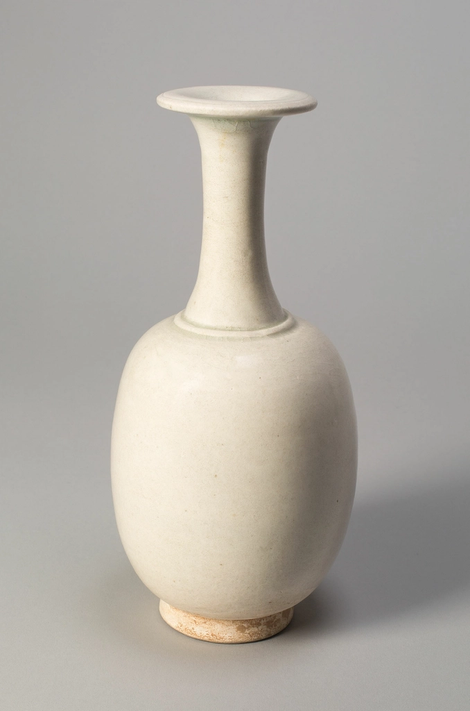 Elegant ceramic vase design