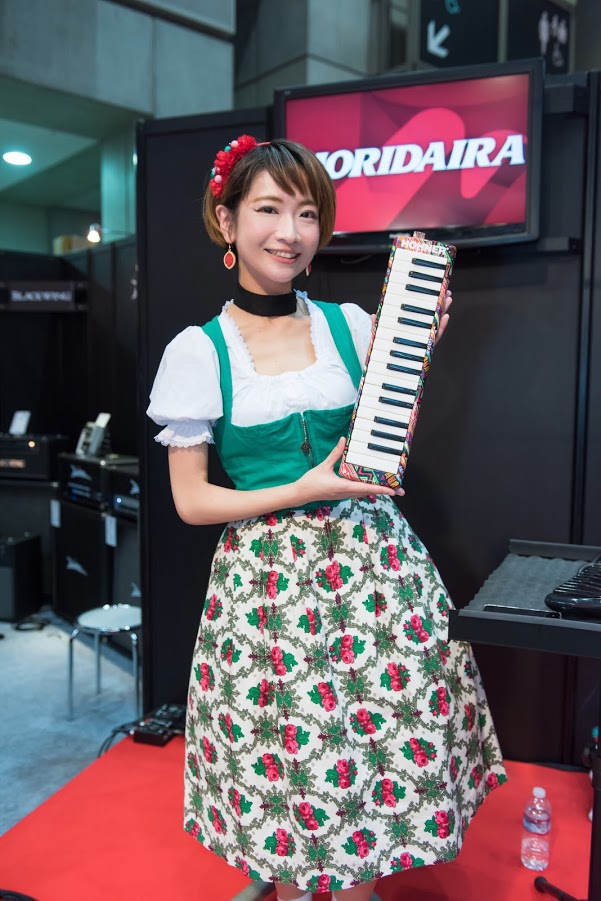 File:Double handed MELODICA player 'pianonymous' at Musical Instruments Fair Japan 2016.jpg