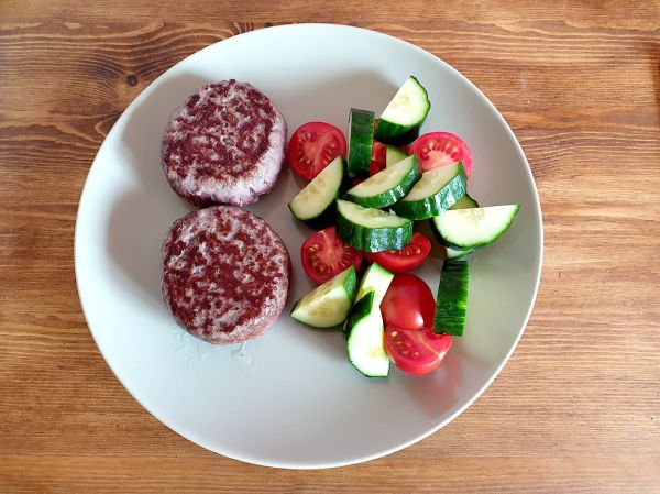 food_burger_006_beef_with_fresh_vegetables