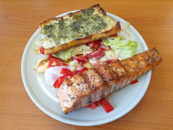 food_fish_001_homemade_grilled_salmon