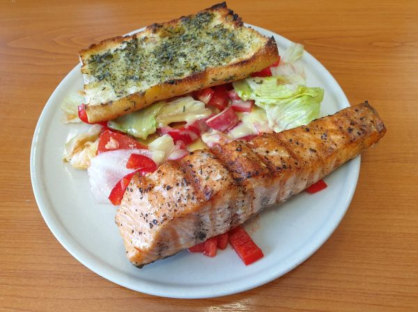 food_fish_002_homemade_grilled_salmon