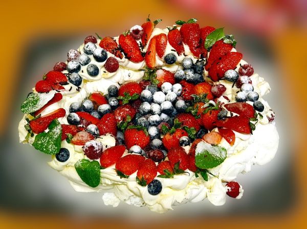 food_sweet_dessert_pavlova