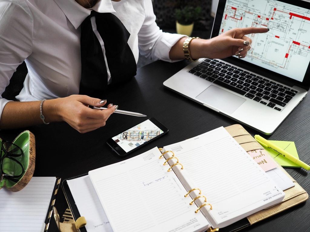 Free business woman laptop plans