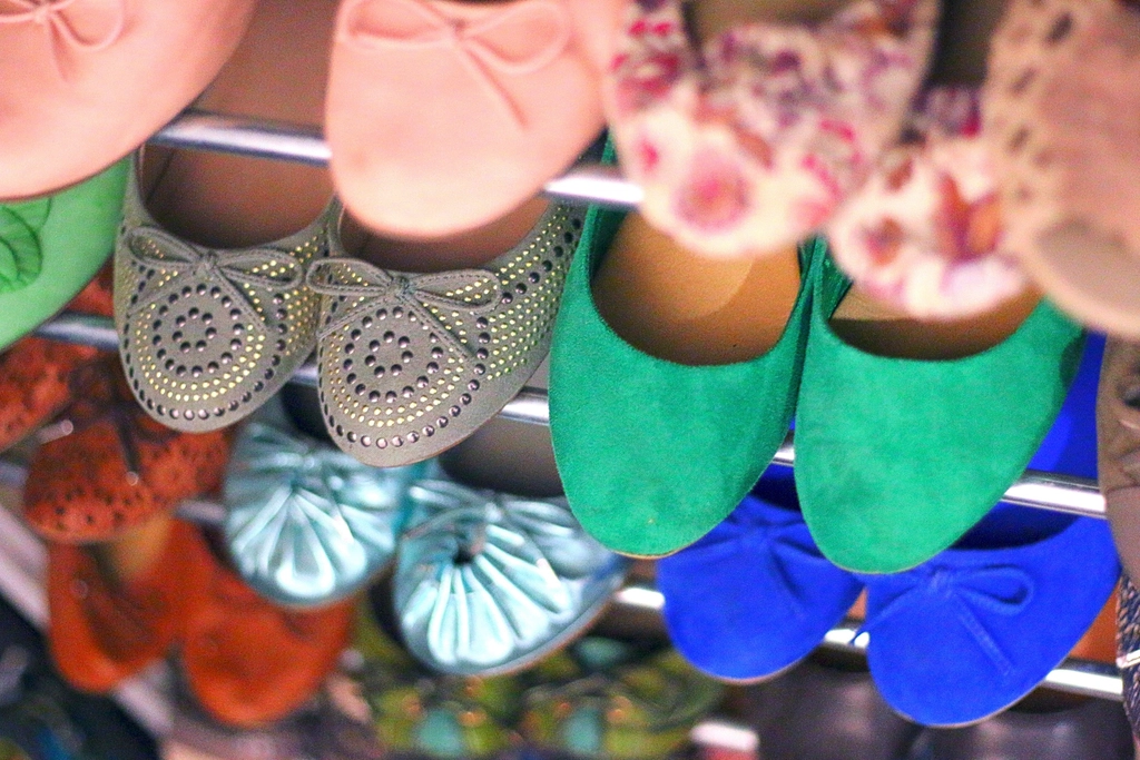 Free flat shoes image
