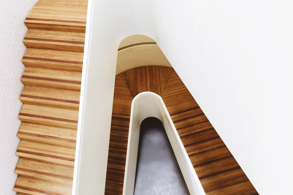 Free minimal staircase image