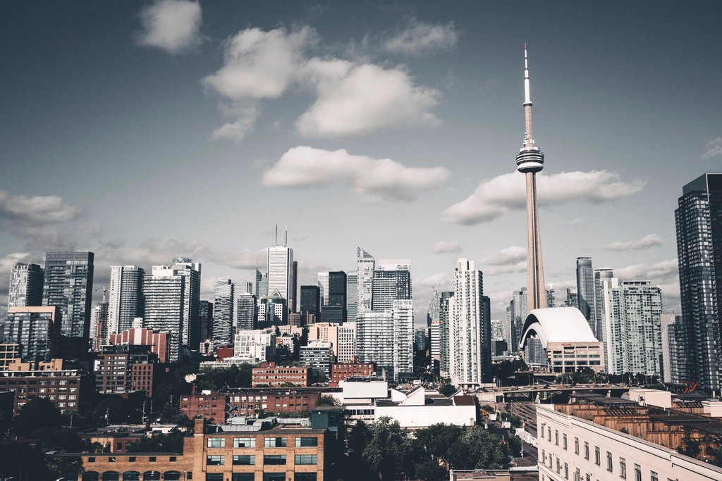Free Toronto city skyline monochrome