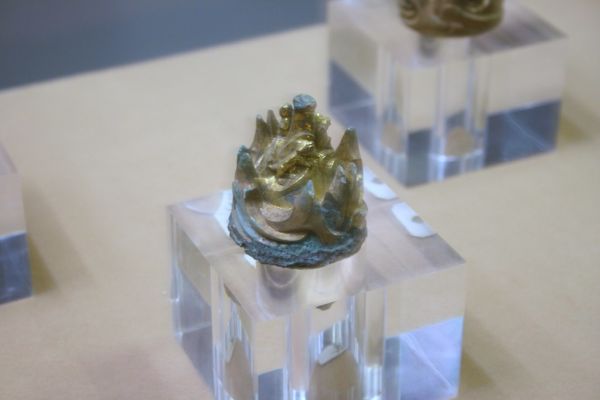 Gilt Bronze Bridge of Se Stringed Musical Instrument