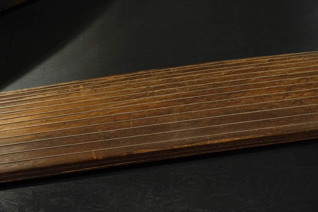 Guzheng, Asian musical instrument