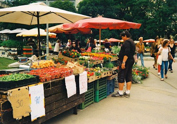 Kiev 4 + Jupiter-12 35/2,8 - At Vegetable Market 3