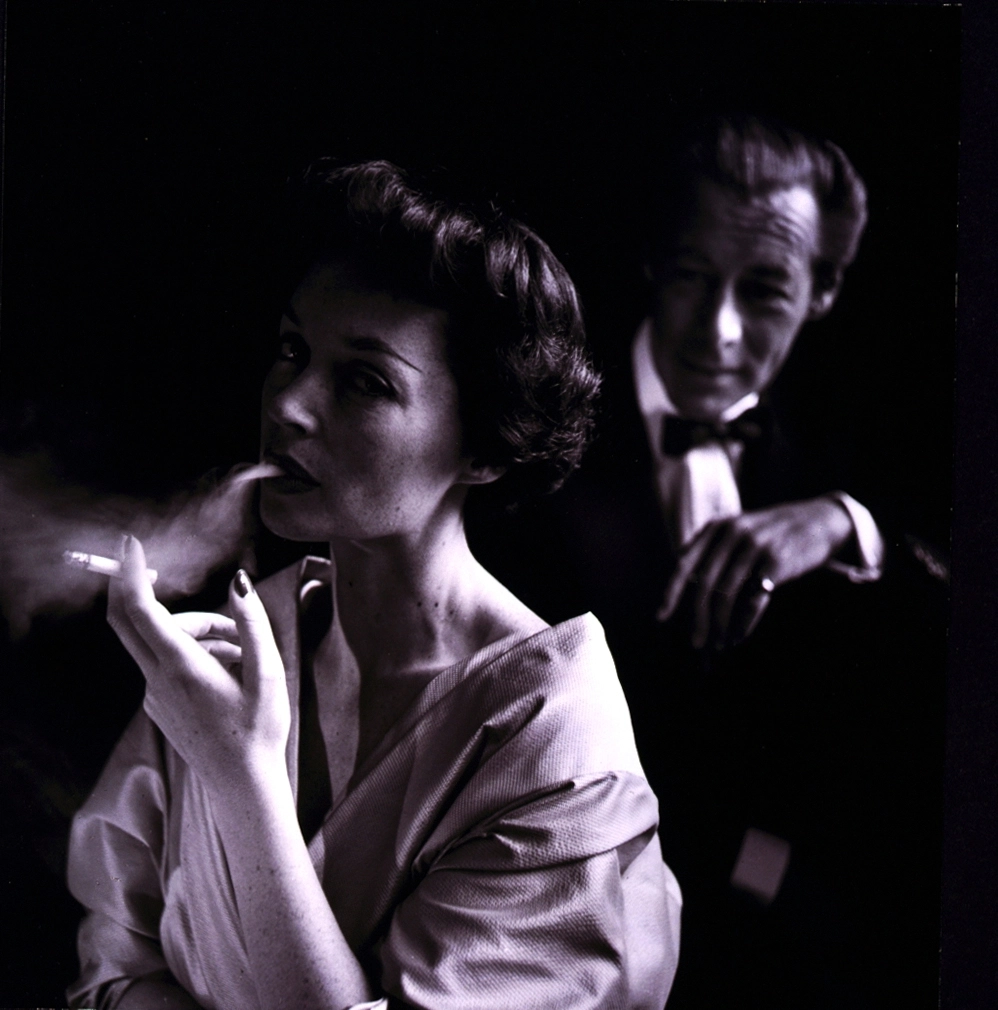 Lilli Palmer, half-length portrait, facing