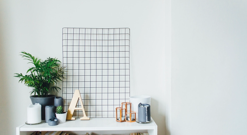 Minimal table