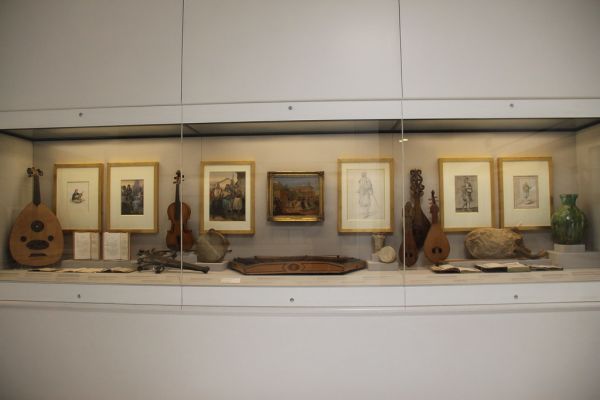 Modern Greece Musical Instruments