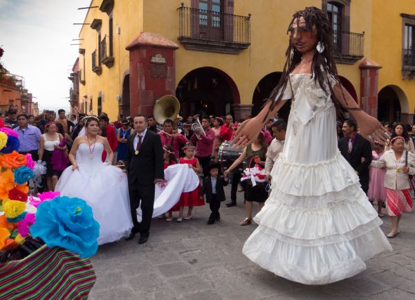 Mohigangas at wedding in San Miguelle de Allende
