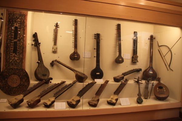Musical Instruments: Esraj