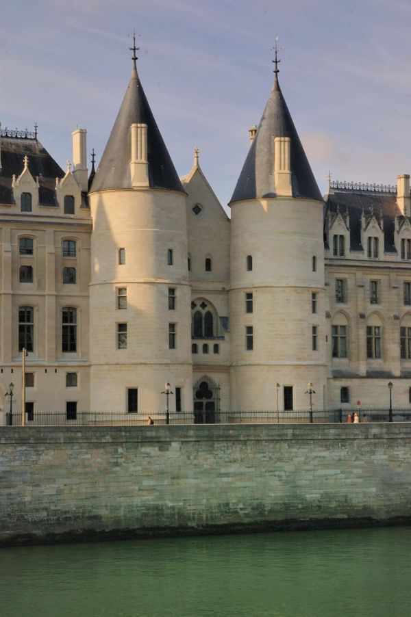 Palais de Concergierie Paris France - creative commons by gnuckx