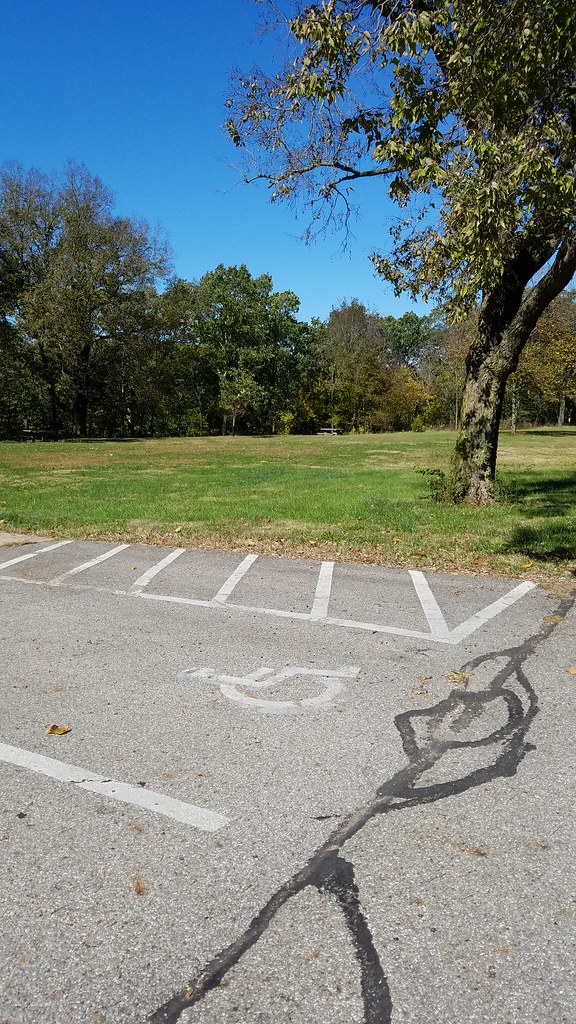 Park along Scioto River