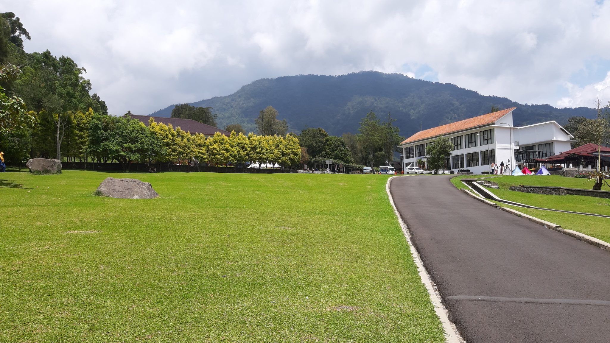 Photo of a mountain in the area of the Cibodas Botanical Garden Plant Conservation Center, Indonesian Institute of Sciences