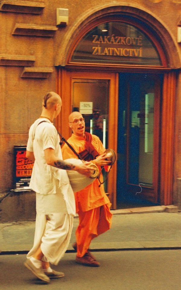 Praktica MTL 5 + Helios 44-2 2/58 - Hare Krishnas 2