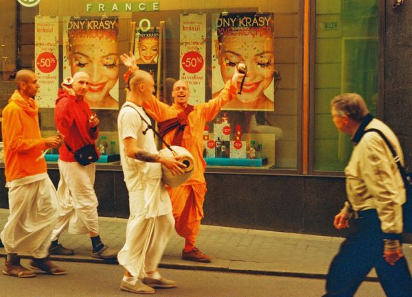 Praktica MTL 5 + Helios 44-2 2/58 - Hare Krishnas 3