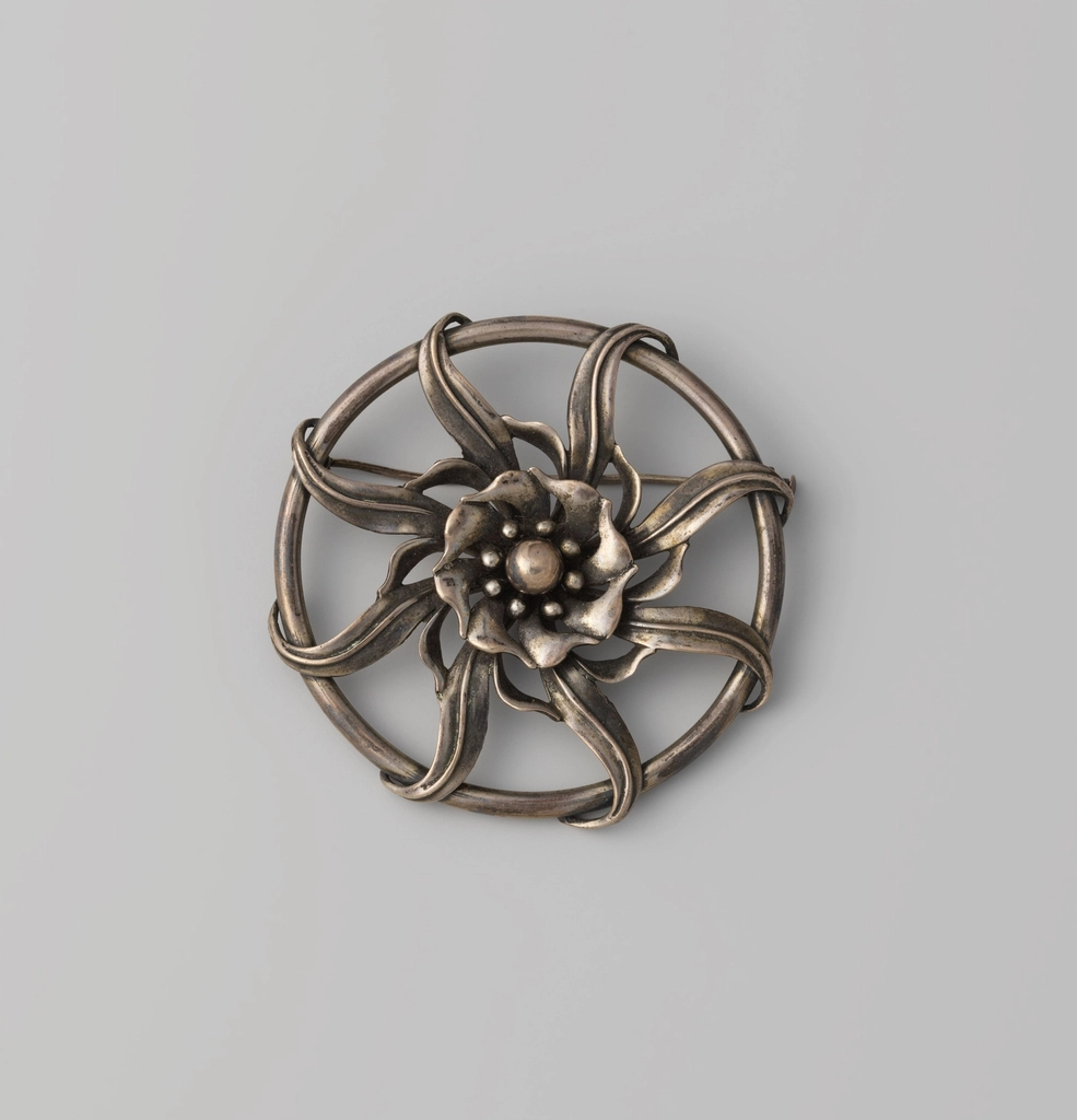 Ronde broche van zilver met