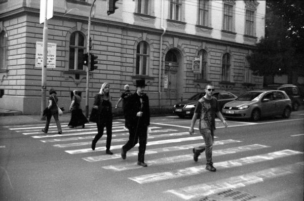 Siluet Elektro - Quite Cool Crosswalk Scene