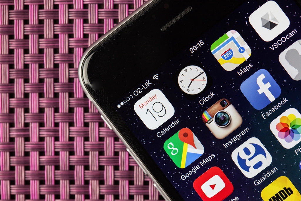 Social media applications mobile screen