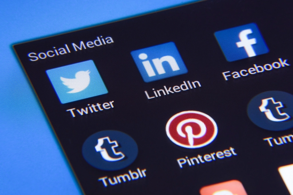 Social media applications mobile screen