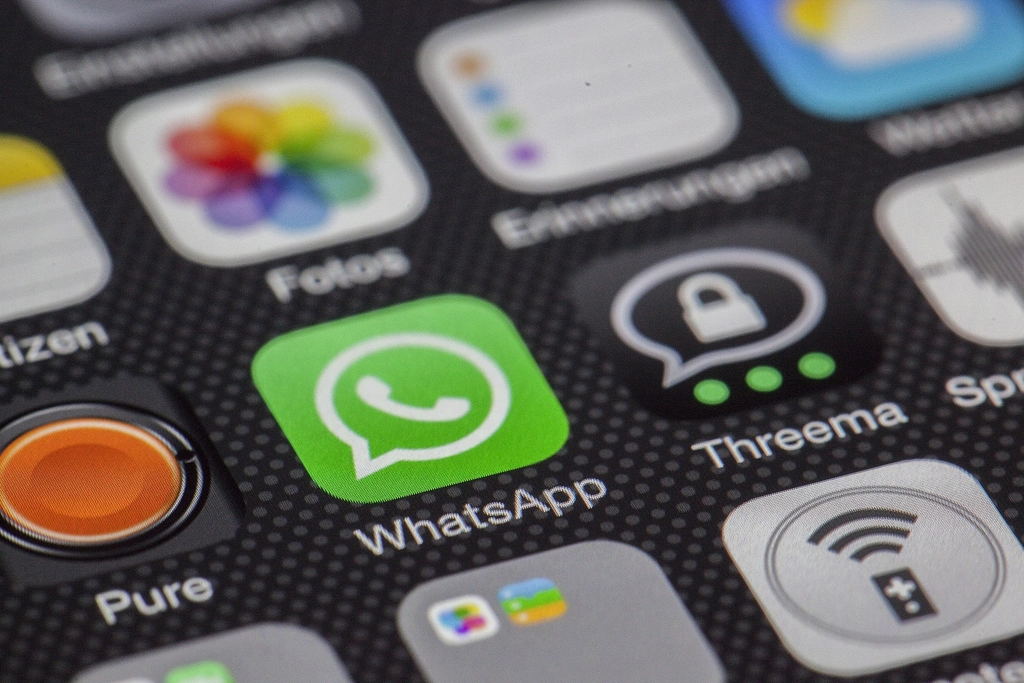 Social media applications mobile screen