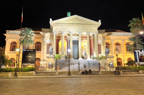 Teatro Massimo - Palermo Italy - Creative Commons by gnuckx