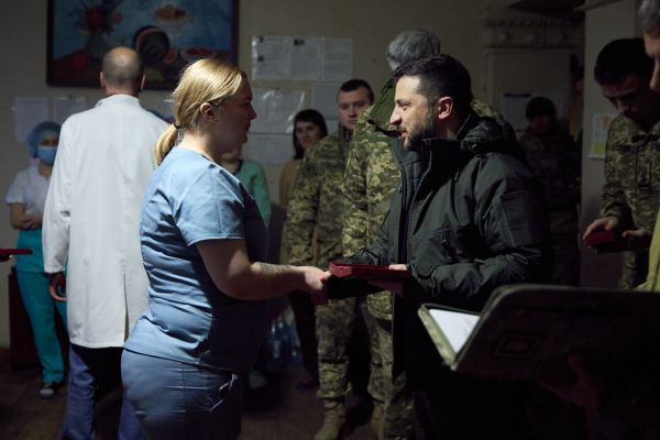 The Head of the State visited surgeons at a military hospital in Donetsk region, presented awards.